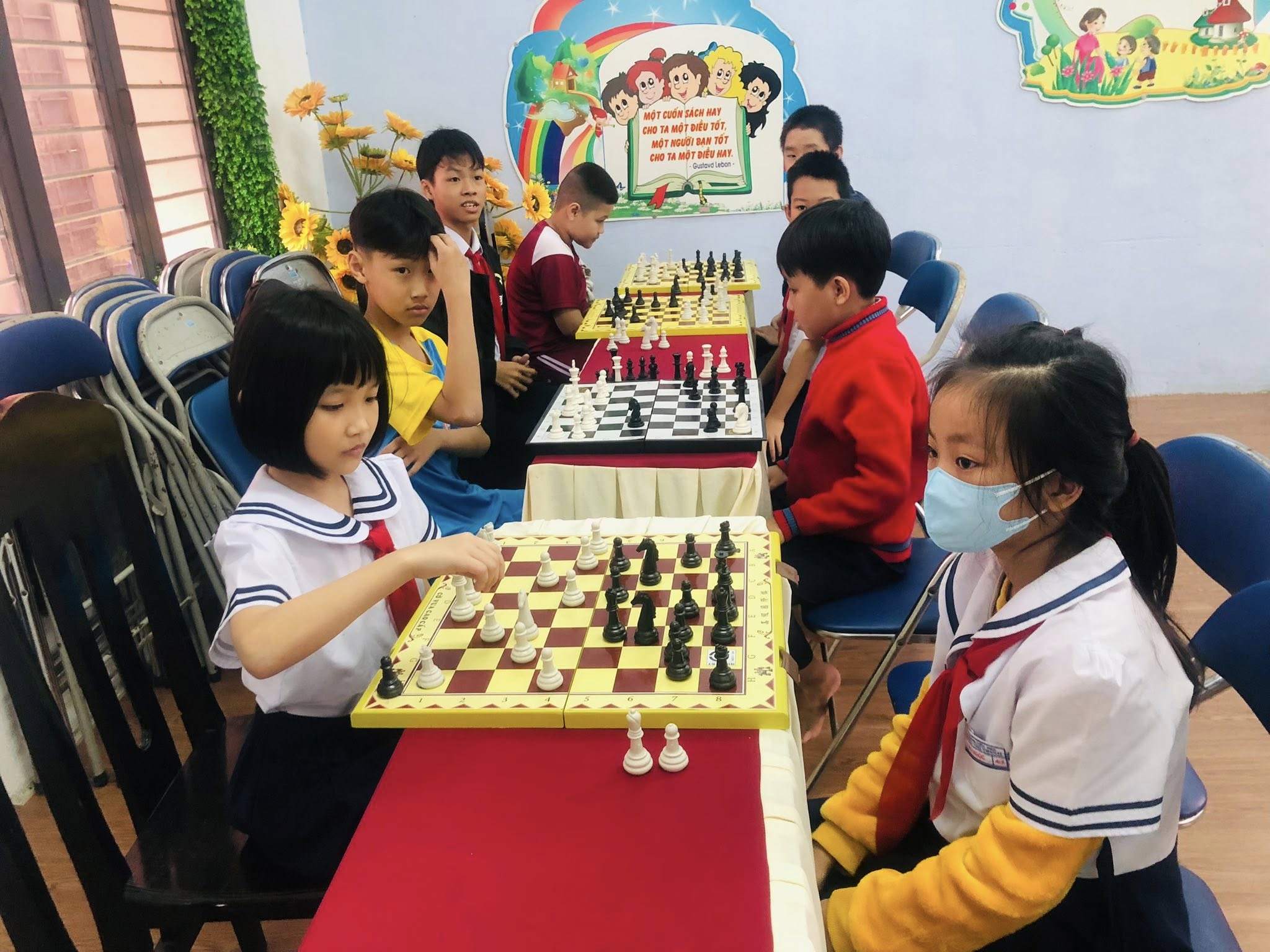 Có thể là hình ảnh về bàn cờ và văn bản