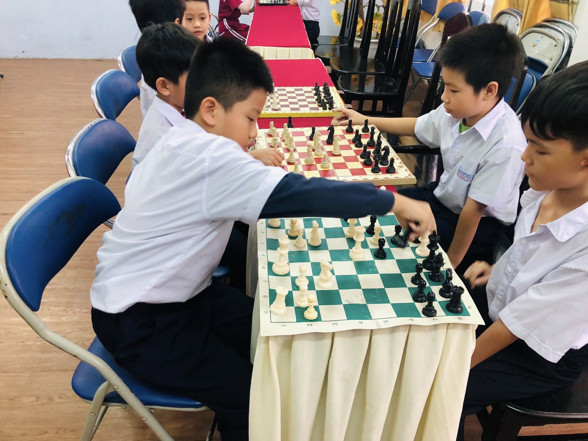 Có thể là hình ảnh về bàn cờ