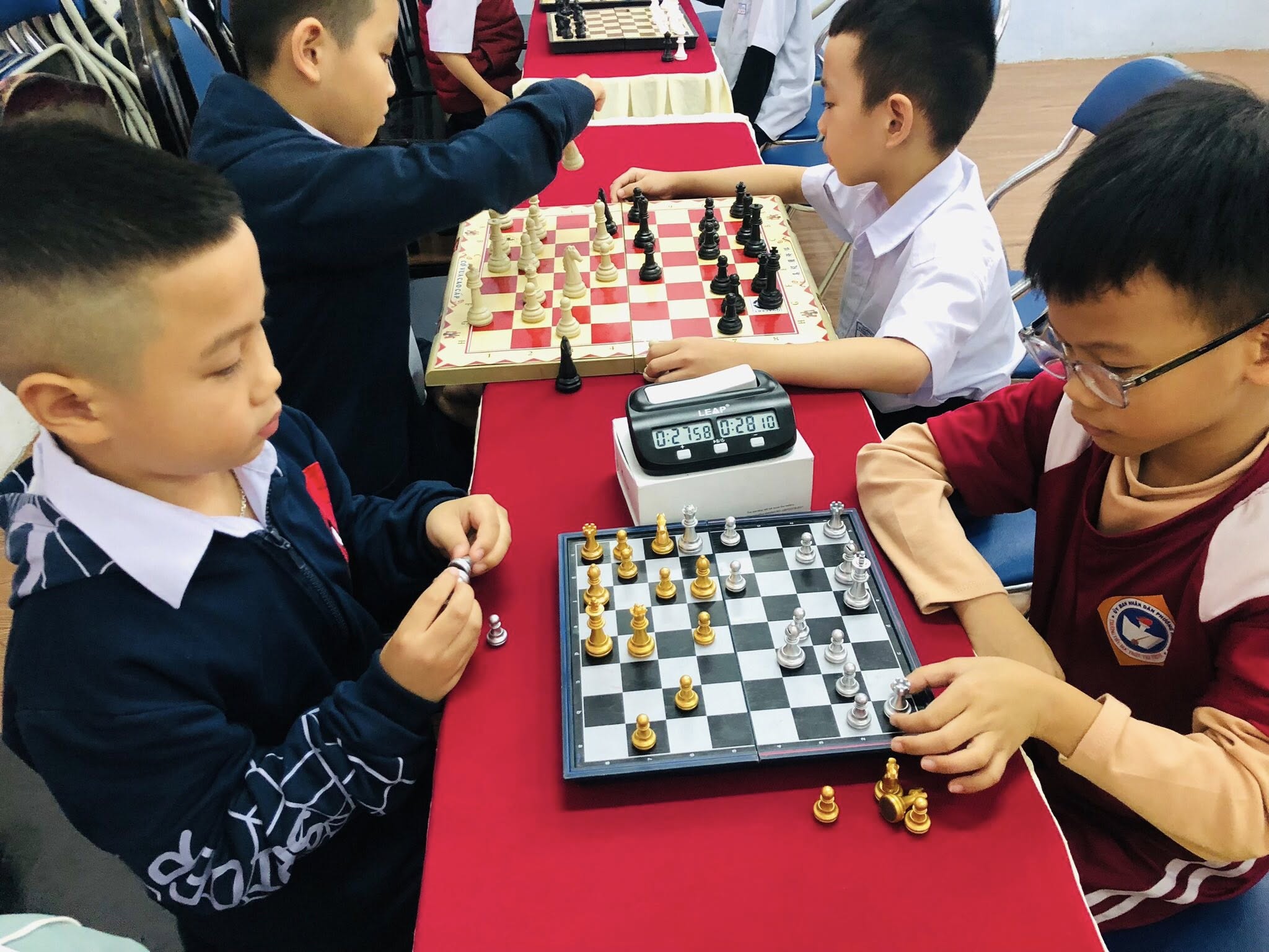 Có thể là hình ảnh về bàn cờ và văn bản