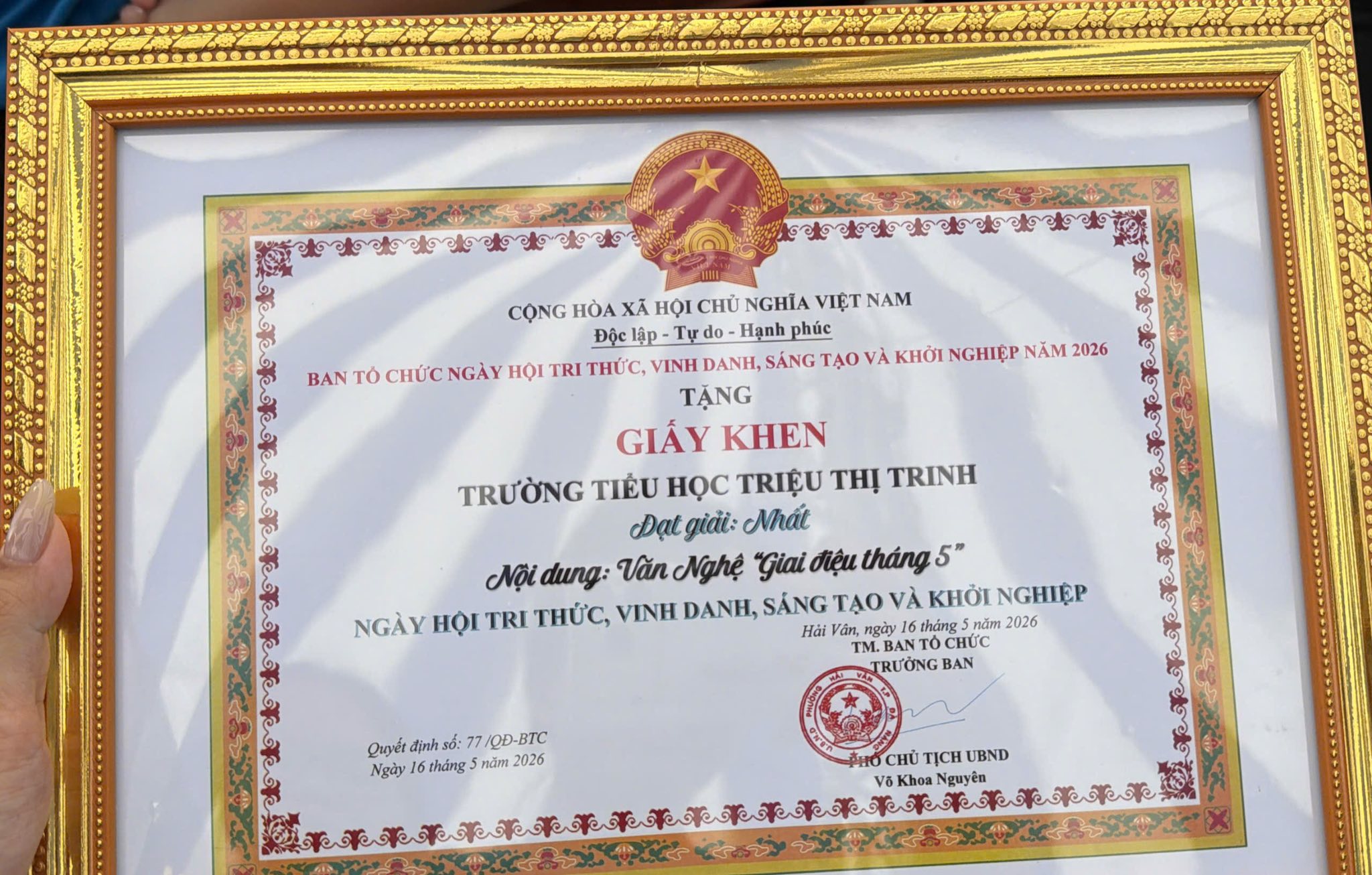 Có thể là hình ảnh về văn bản cho biết 'CỘNG HOA XÃ HỘI CHỦ NGHĨA VIỆT VIỆTNAM NAM Độc lập Tự do- Hạnh phúc BAN τόν CHỨC NGÀY HỘI TRI τΗ΄, VINH DANH, SÁNG TẠO VÀ KHỞI NGHIỆP NAM 2026 TẶNG GIÁY H TRƯỜNG TIÊU HỌC TRIỆU THH TRINH Dạt giải: Nhất Nội dung: Văn Nghệ "Giai điệu tháng NGÀY HỘI TRI THỨC, VINH DANH, SÁNG TẠO VÀ KHỞI NGHIỆP Hải Văn, tháng nắm 2026 TM. BANT ΑΝΤό CHỨC RƯỞNG BAN Qigér dihsd Orovtedphsd:77/OD-BTC 77/ OD-BTC CHÚT TΣH UBND Ngày Ngdy16tháng5năm2026 16 thắng năm 2026 市事料精示事學环事素示添事講專科西项原项 Kho Kho Nguyên'