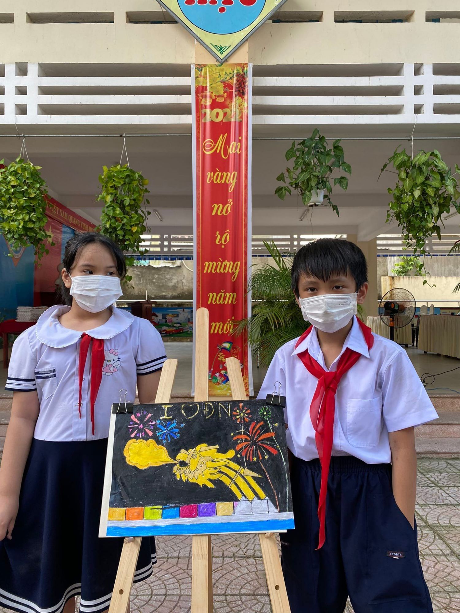 Một số bức tranh các em vẽ trong hội thi - Cầu Rồng