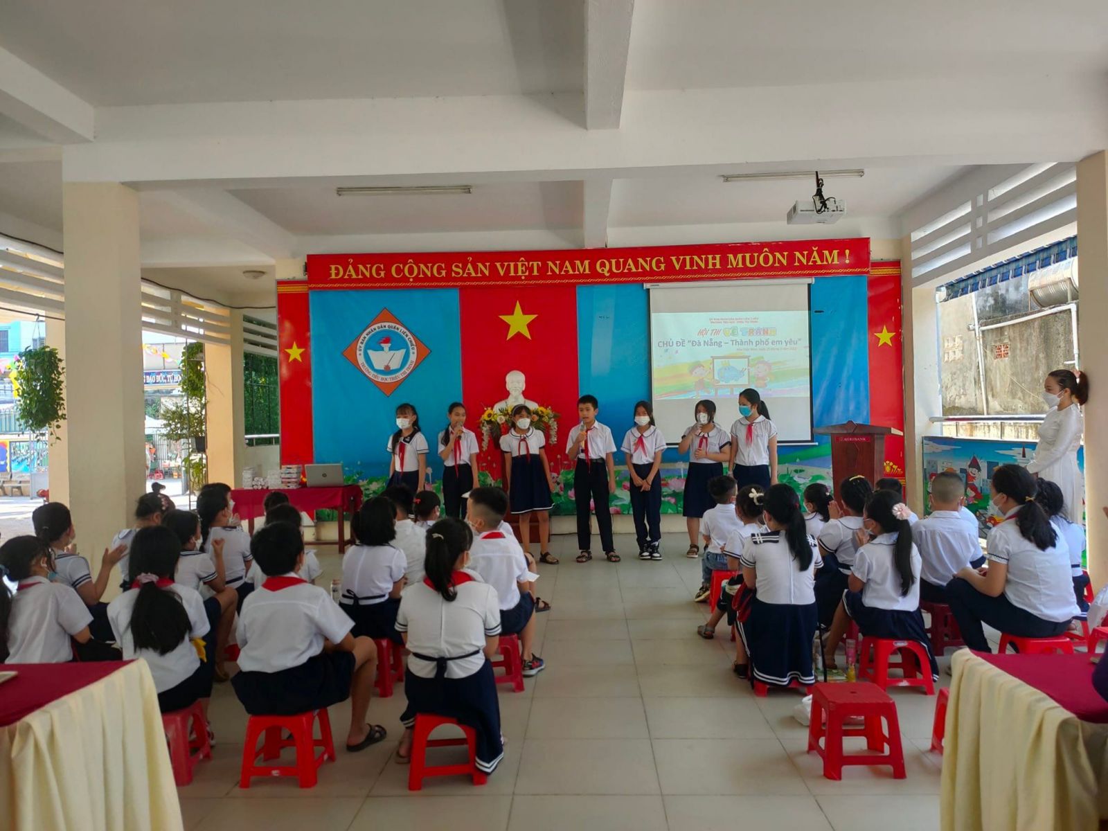 Màn Tốp ca "Hãy giữ cho em bầu trời xanh" - Khối 5 trình bày
