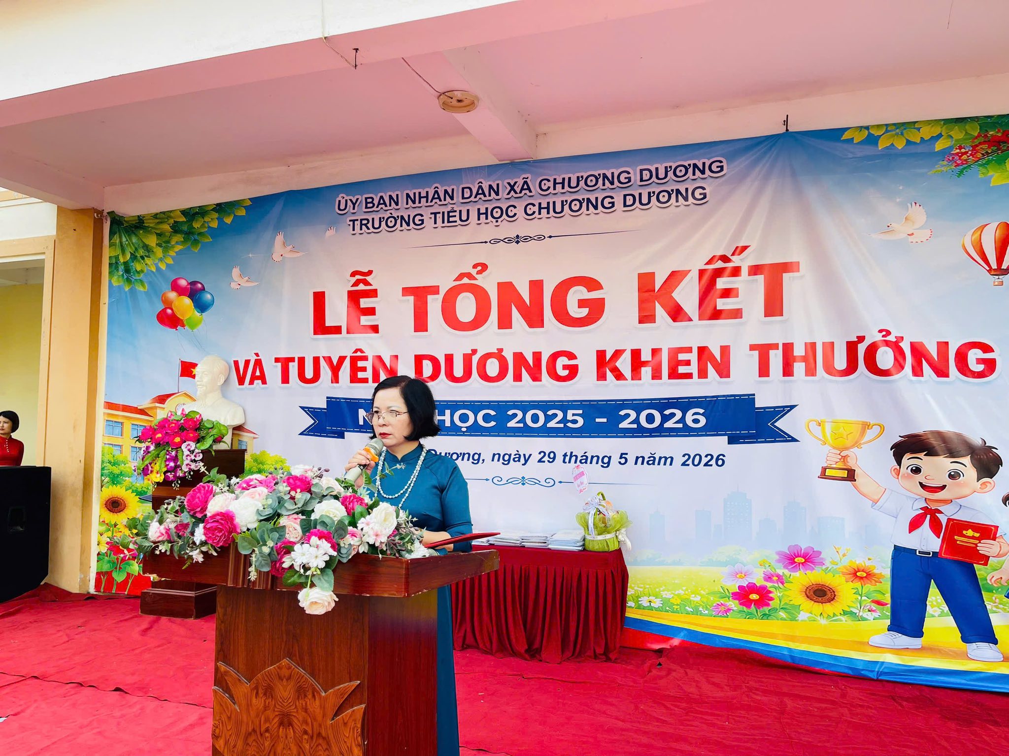 Có thể là hình ảnh về ‎văn bản cho biết '‎ÜYBAN ن BAN NHÂN DÂNX XÃ CHƯƠNG DƯ'ƠNG TRƯỞNG TIỀU Hoc CHƯƠNG DƯƠNG LỄ TỐNG KẾT VÀ TUYÊN DƯƠNG KE THƯỞNG HỌC 2025 2026 ương, ngày 29 tháng 5 năm 2026 colo.‎'‎