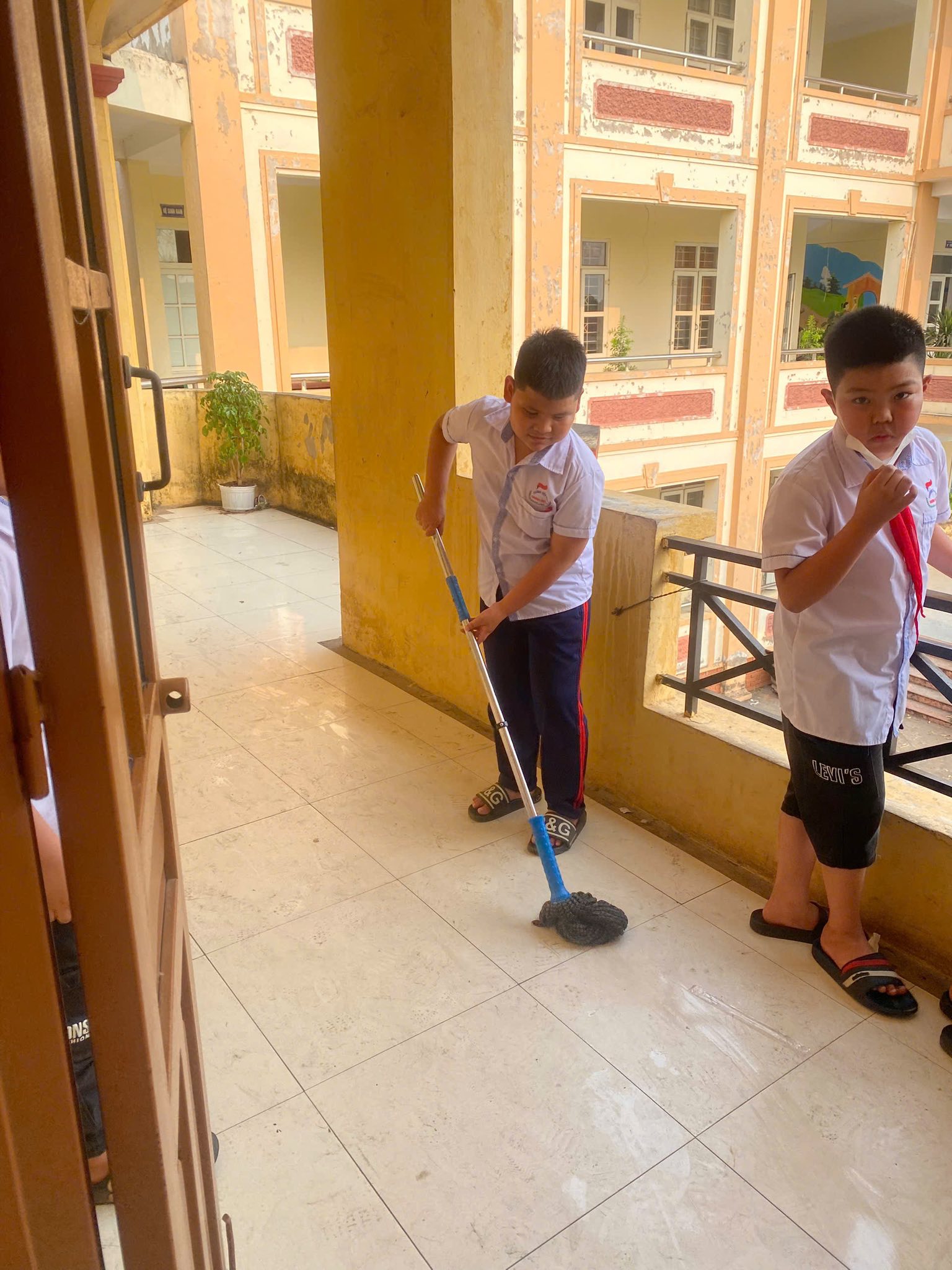 Có thể là hình ảnh về xe scooter